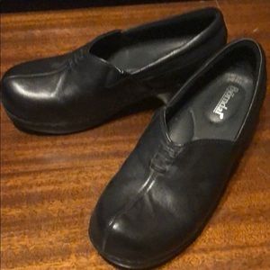 NWT Clogs Black size 6.5
